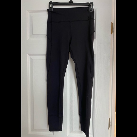 Lululemon size 6 In Movement tight 7/8 length - Picture 4 of 4